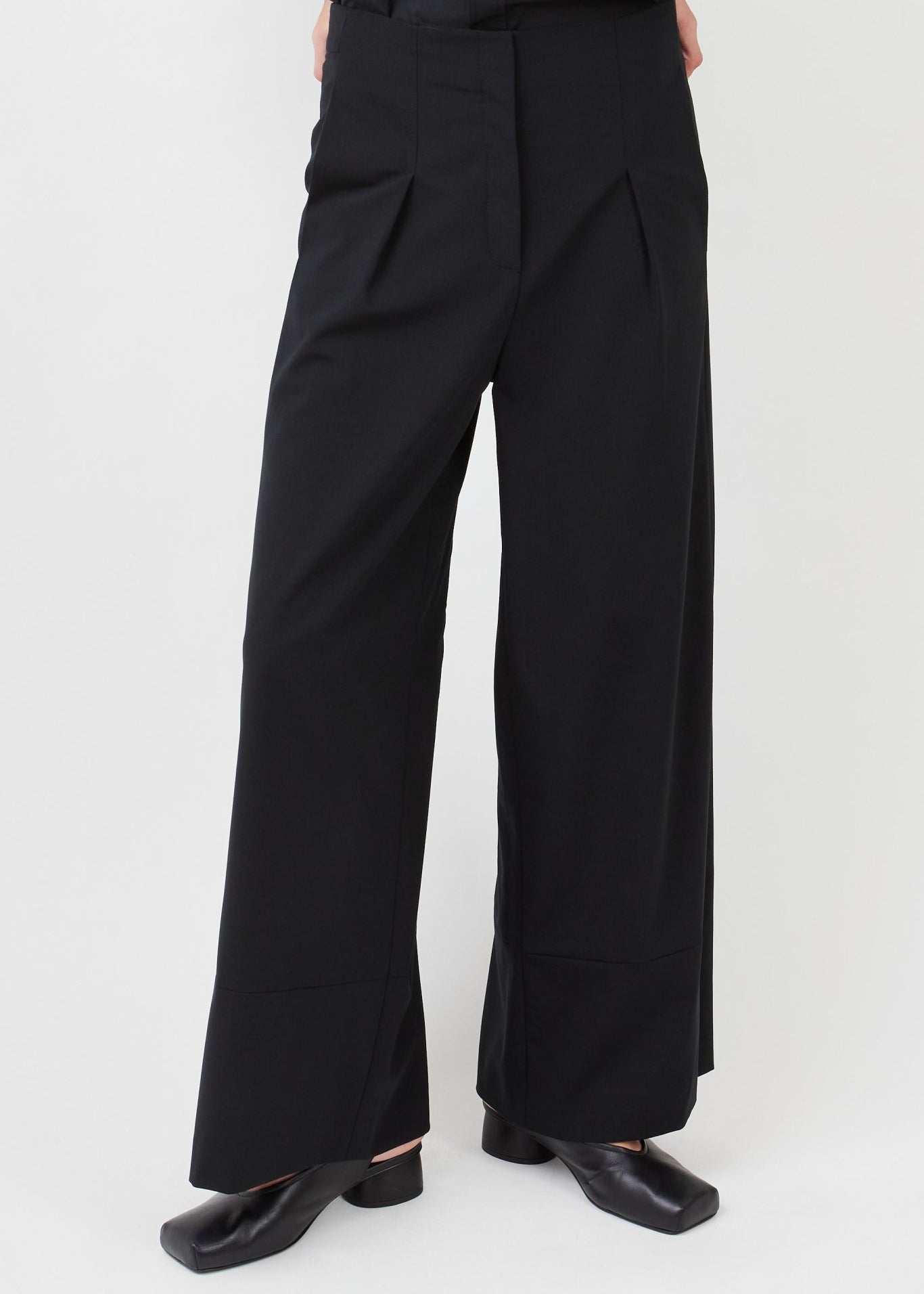 Wide-Leg Wool Blend Suit Pants in Black – Tailored Fit with Half Waistband- Maison Marron et amis