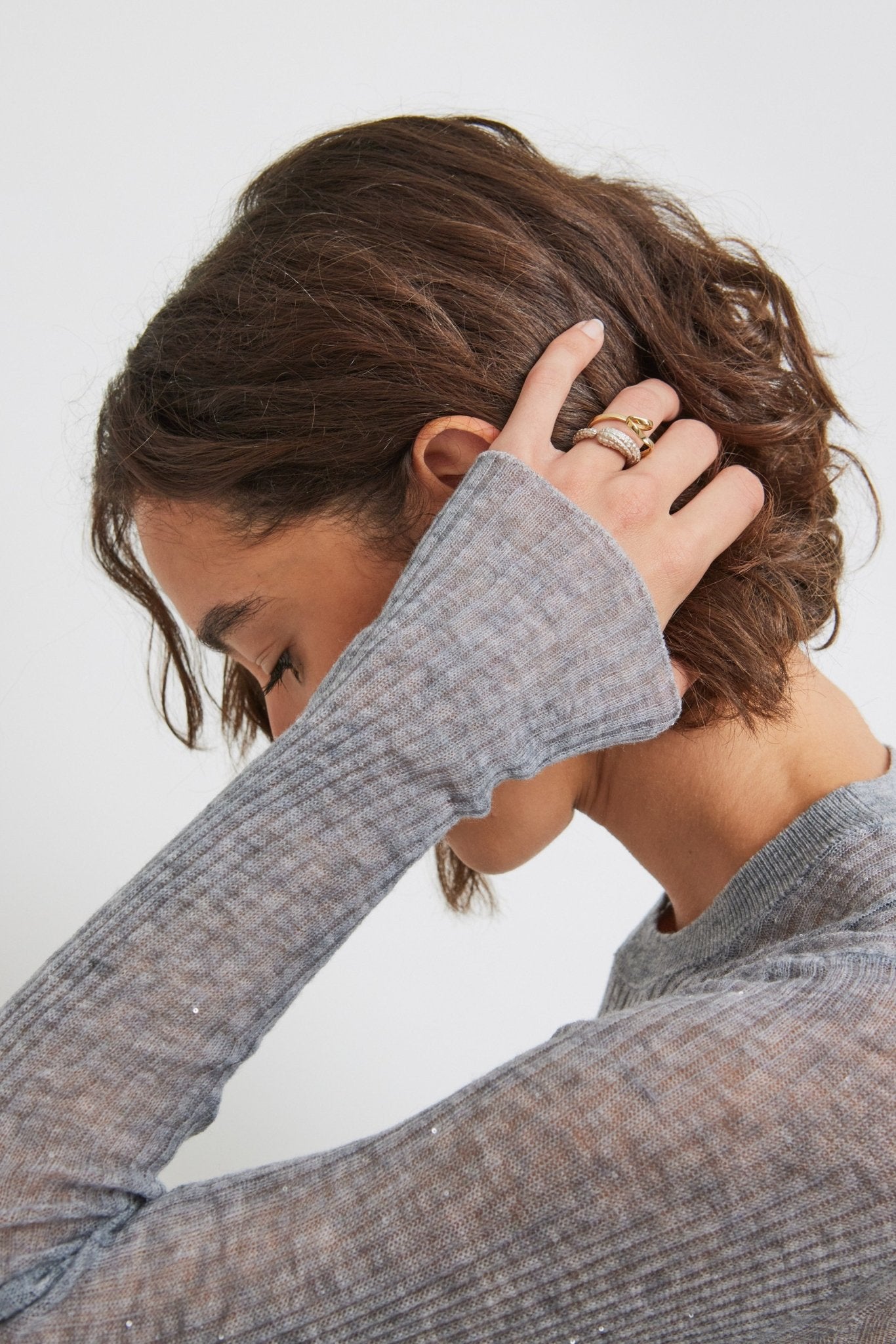 Close-up of ribbed texture and delicate shimmer on Grey Melange Merino wool sweater - Maison Marron et amis